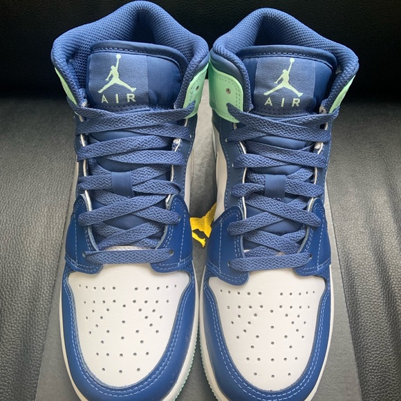 ⛔️ S O L D ⛔️ — Jordan 1 Mid MINT FOAM (GS) — 7Y - Picture 3 of 8
